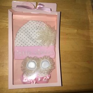 Little sister hat and socks